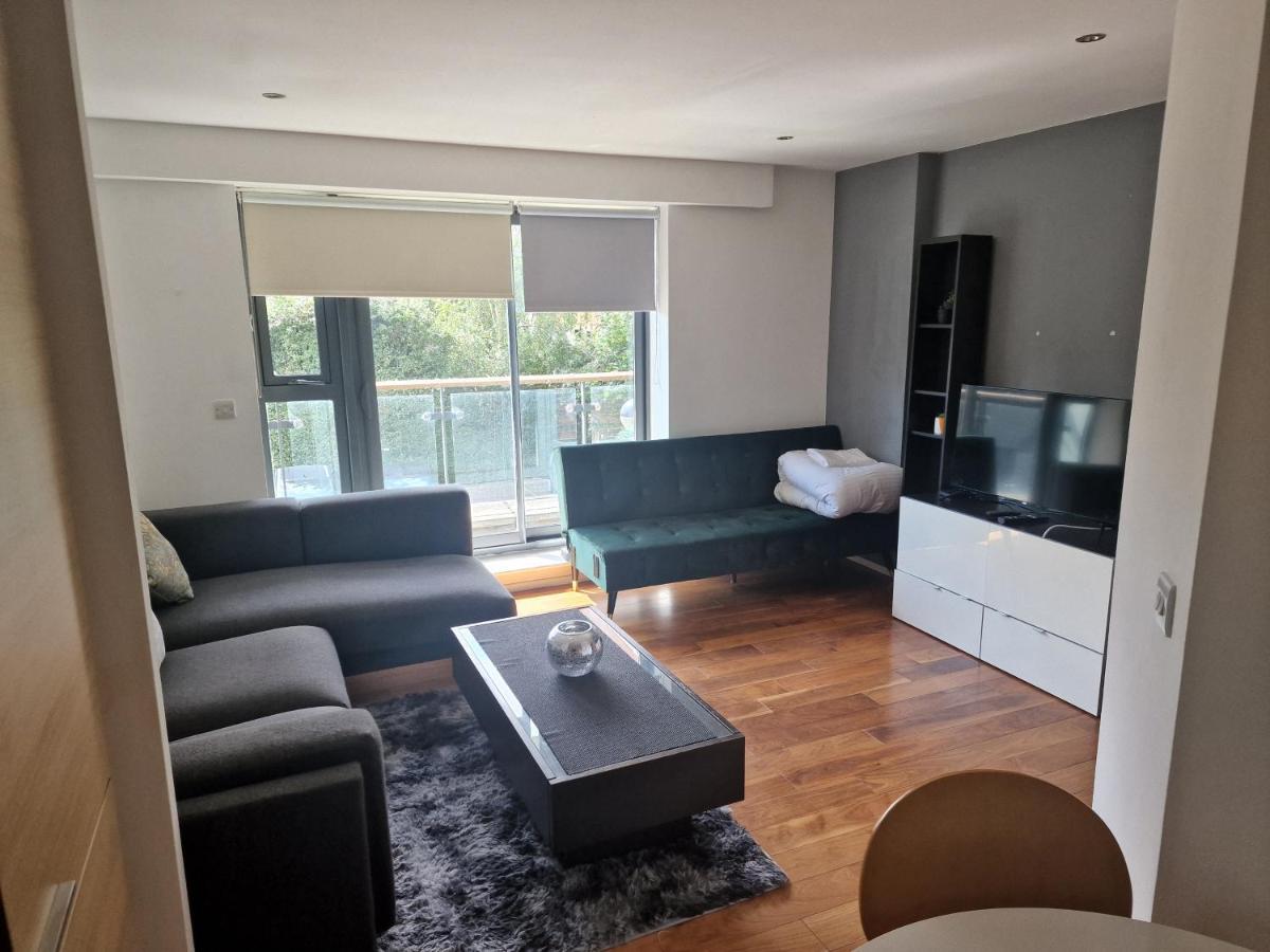 Immaculate 1-Bed Apartment In London Exterior photo